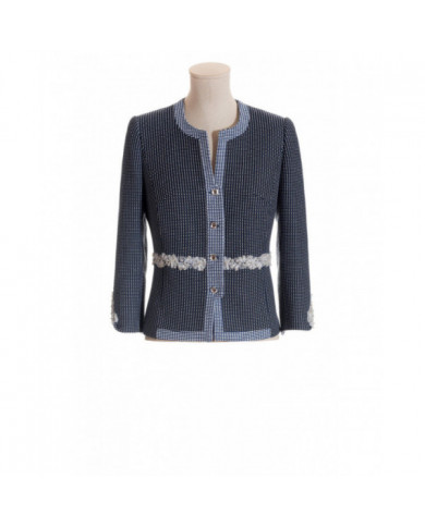 Chaqueta con pasamanería delantero