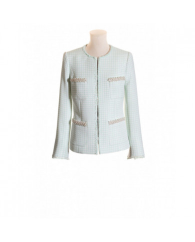 Chaqueta con adornos de perlas