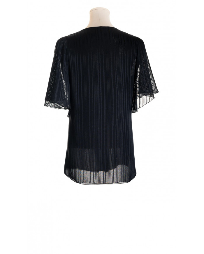 Cuerpo vaporoso con escote de pico