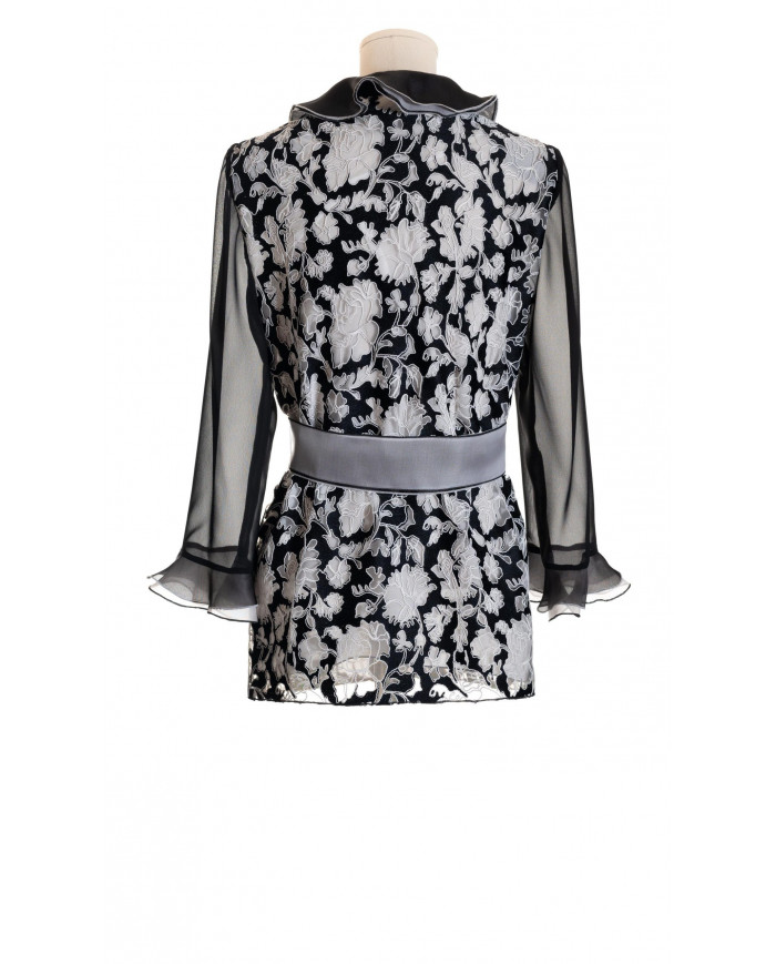 Blusa tejido bordado con volantes