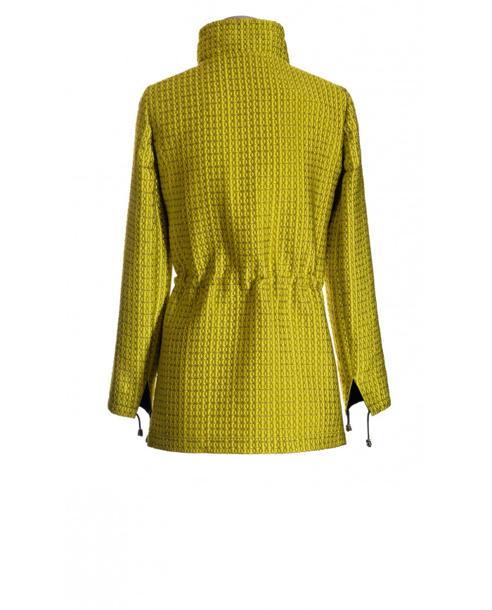 Parka amarilla con cordones