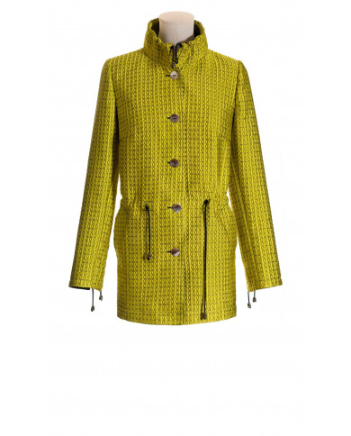 Parka amarilla con cordones