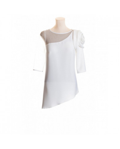 Cuerpo con diseño de flor en manga